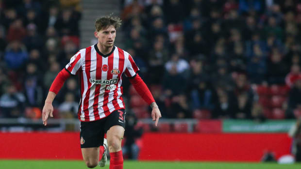 Dennis Cirkin in action for Sunderland